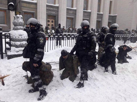 Киев, Верховна Рада  Штурм наметового містечка ветеранів АТО  